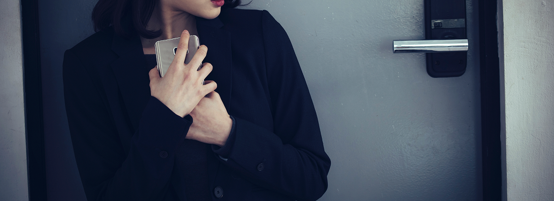 스토킹 관련 이미지 예시